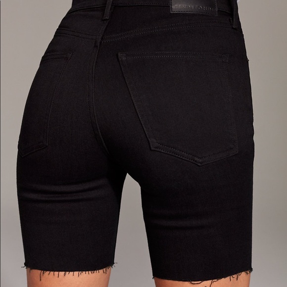 BNWT Denim Forum high-rise bike shorts. Size 27 - Picture 5 of 6
